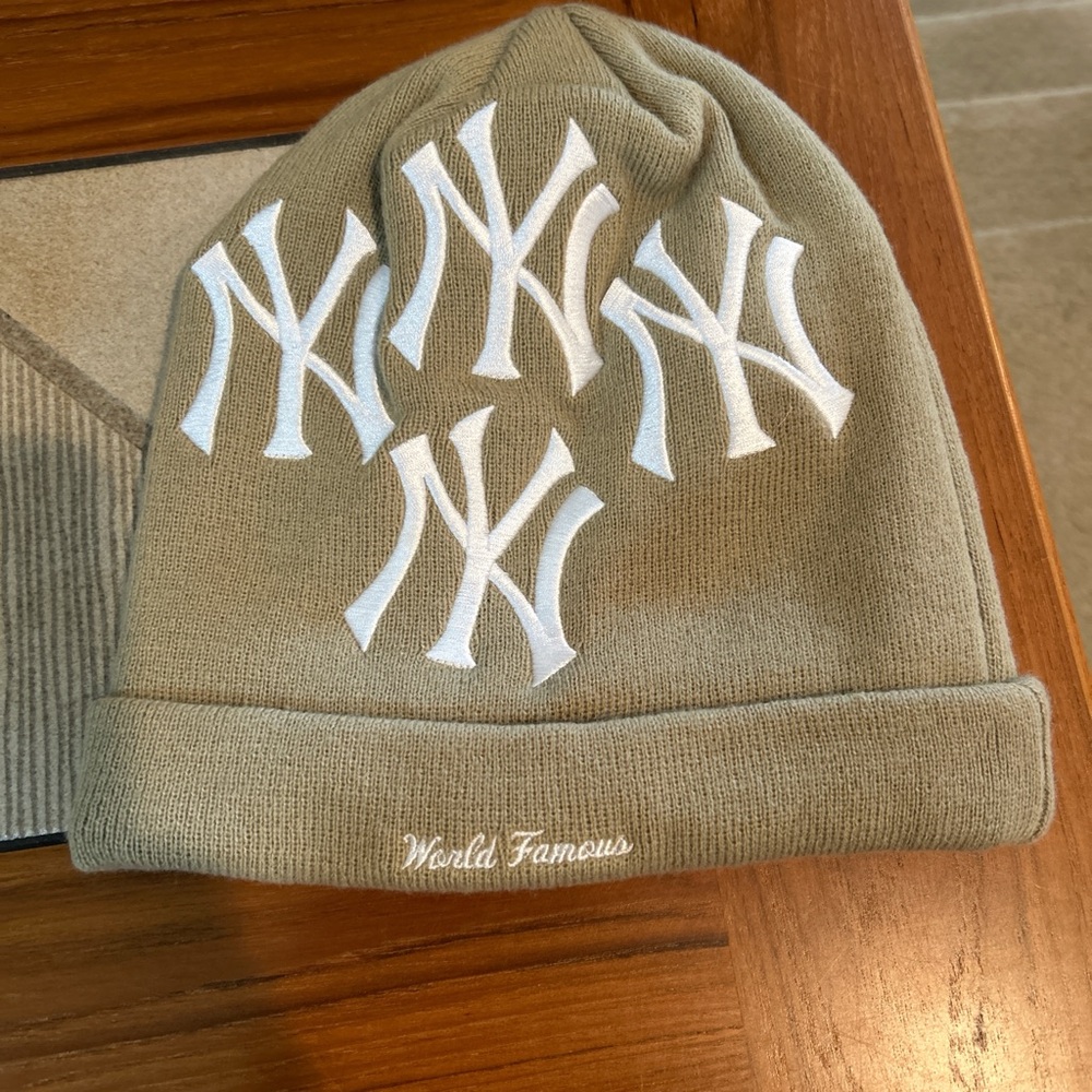 FW21 Supreme New York Yankees New Era Box Logo Beanie - Picture 3 of 4